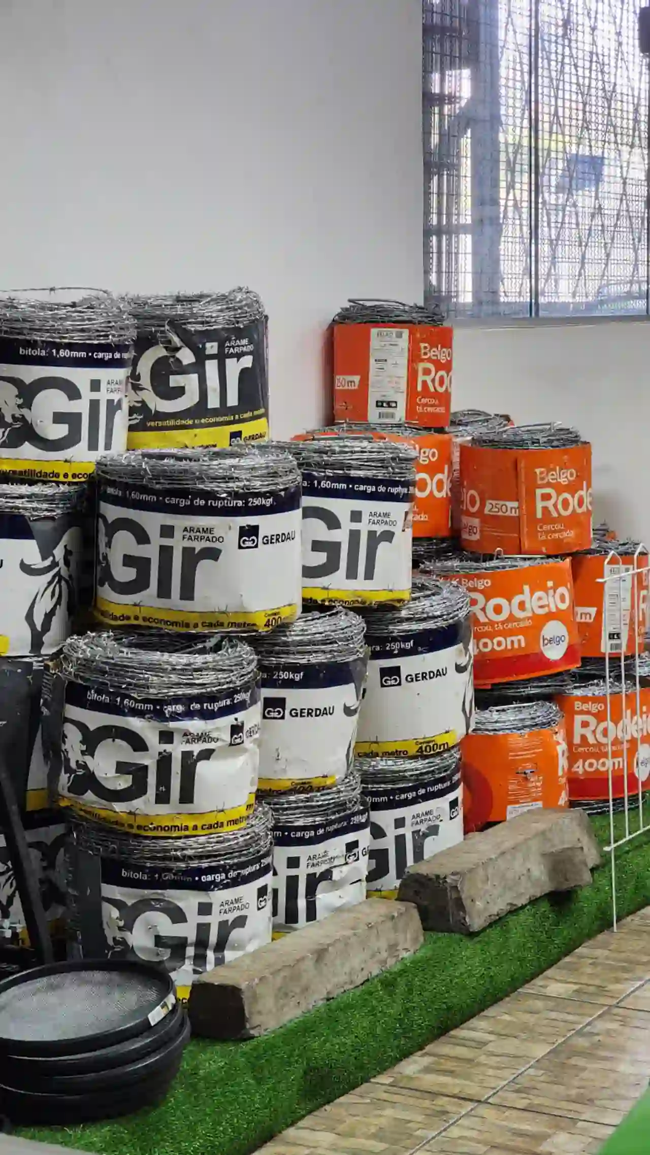 Rolos de arame farpado Gerdau Gir e Belgo Rodeio